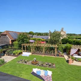 Eclectic Barn - Pergola & Dog-Friendly Garden, hotel Calne-ban