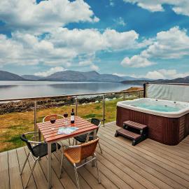 Viesnīca Loch Linnhe Waterfront Lodges with Hot Tubs pilsētā Glenko