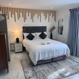 Modern One Bedroom Annexe - Private Entrance, hotel a Milton Keynes