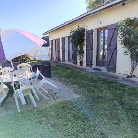 Maison 2 chambres avec jardin et piscine d'avril à septembre, hotel i Lagorce
