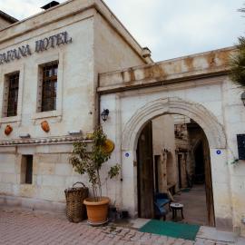 Tafana Cave & Stone Lodge