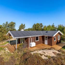Holiday Home Jakko - 2-6km from the sea by Interhome, hotelli kohteessa Bolilmark