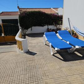 Spacious House in Sagres with Private Patio & BBQ, hotel v destinaci Sagres