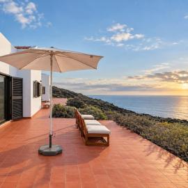 GuestReady - Beachfront Bungalow Sunsets
