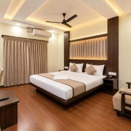 Hotel Premium Wood Domlur Near Manipal Hospital & Kemp Fort Mall, Hotel in Bangalore