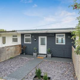 The Chalet self contained with Patio, khách sạn ở Bridport