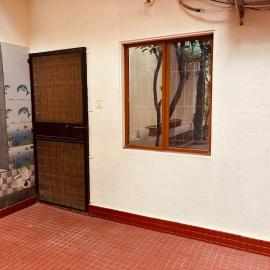 Cheerful, 1 AC Bedroom home with parking, hotell i Krishnarājpur