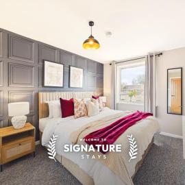 NEW Lincoln Lodge by Signature Stays, Modern, Parking, 5-Bed