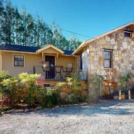 Vintner's Cottage, Hotel in Hendersonville