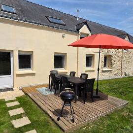 Le Petit Kerruy Gîte familial avec jardin clos près de Vannes, Hotel in Colpo