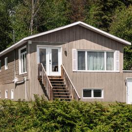 Lower Floor - Mont-Video: Barraute şehrinde bir otel