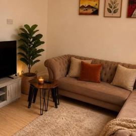 Oldham 4-Bed House Sleeps 4 with Parking