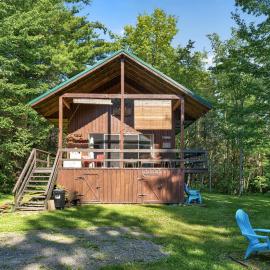 Secluded Keuka Hills Cabin Pond Pet Friendly, hotel a Branchport