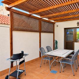 Bright House, Pool & Workspace near Medano Beach