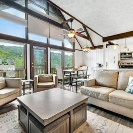 True Ski-in, Ski-out on Carolina Caribbean Trail, hotelli kohteessa Beech Mountain