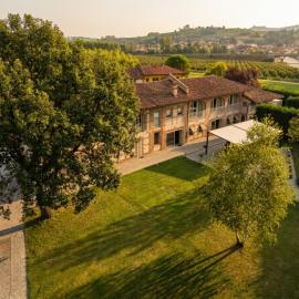 LA CASCINA -1846 - Agriturismo、アルバのホテル