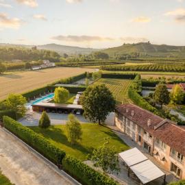 LA CASCINA DI CARLOTTA 1846 agriturismo، فندق في ألبا