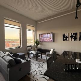 Spacious 2 Bedroom with Downtown View Saint Paul
