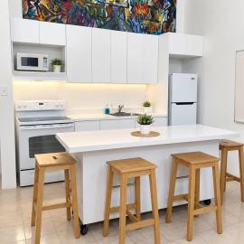 Apartamento en el centro de Ponce - con 2 camas, cocina y WiFi incluido, hotel en Ponce