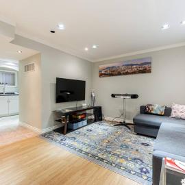 Cozy 2BR Suite, Private, Easy access to SeaBus