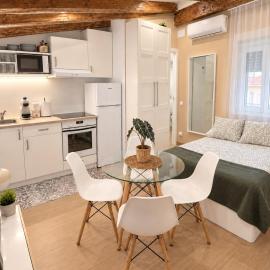 Habitación abuhardillada Deluxe, хотел в Тортоса