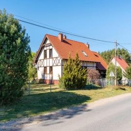 Large, comfortable holiday home with a garden