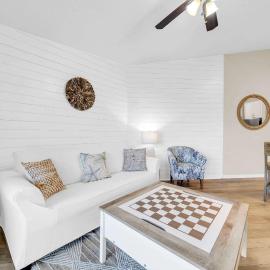 Shelly Sands HeatedPool & HotTub Private Beach, Hotel in Destin
