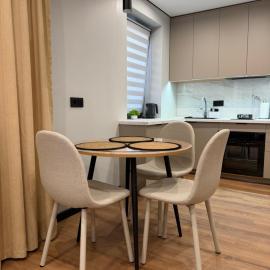 NV Apartments 3, hotel i Letnichʼye