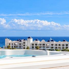 Villa Eureka - 3BR, Hot Tub, 2 Blocks from Beach