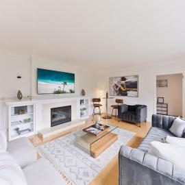 Spacious Dundarave Home near village and beach