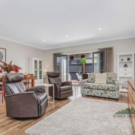 Campaspe Central - Echuca Holiday Homes, хотел в Ечука