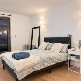 Central Slough Modern 2BR Apt Sleeps 6