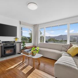 The Lavender House - Harbour Views & Coastal Charm