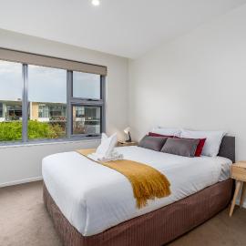 Kingston Foreshore Flat with Garden View - Hosted by Canstay