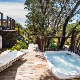 Illaroo Absolute Beachfront with Spa