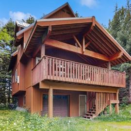 Quiet Girdwood Chalet Pointed Toward Turnagain Arm