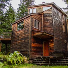 Open-Beam Girdwood Chalet w Sunlit Solarium