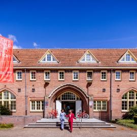 Onderwijshotel De Rooi Pannen Tilburg、ティルブルフのホテル