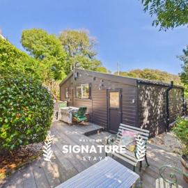 NEW Bossava Chalet - Cosy Retreat by Signature Stays - 2 Bedroom