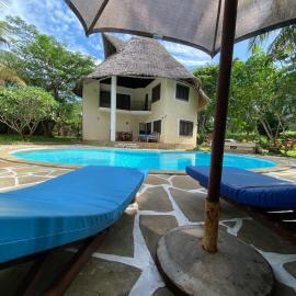 Ace Beach House - Own compound