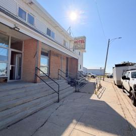 Esquire hotel, hotel a Girouxville