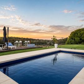 The Loop - Rural Retreat with Pool & Valley Views