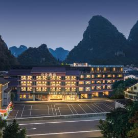 Guilin Yangshuo West Street City Center Atour Hotel