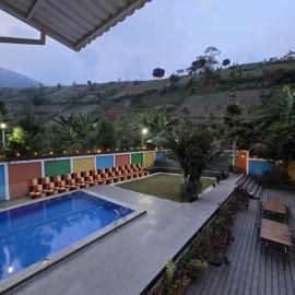 Villa Trinusa Private Pool & Gathering، فندق في Ciseureuh