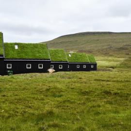 The Lakehouse, hotel di Miðvágur