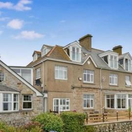 Number 9 Rosemorran, hotel in St Ives