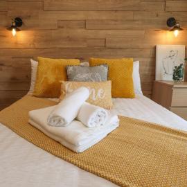 Modern & Cosy 1-Bed -Near town & Hospital -Parking