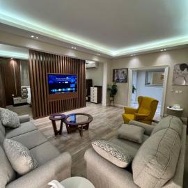 شقة مودرن مع مسبح تدفئة - مدخل خاص, hotel in Riyad