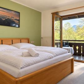 Alpine Retreat near Garmisch - Balcony & Parking