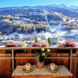 Mansarda fronte piste Aprica con vista panoramica, hotel a Le Bratte